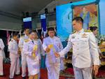 พิธีถวายเครื่องราชสักการะวางพานพุ่มและจุดเทียนถวายพระพรชัยมง